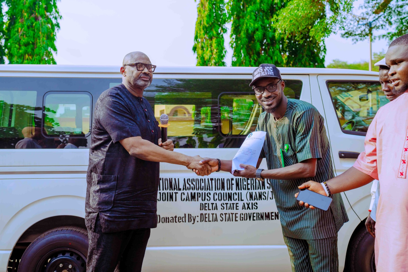 Delta govt donates two buses to NANS, NADESSTU(Photos)