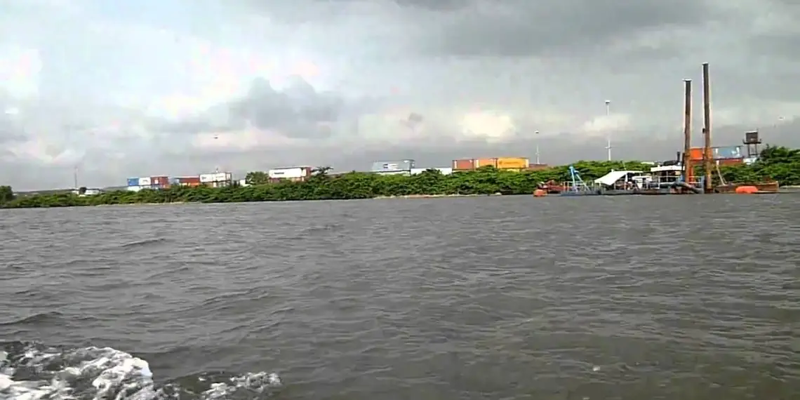 Woman dies after jumping into Lagos Lagoon from Third Mainland bridge