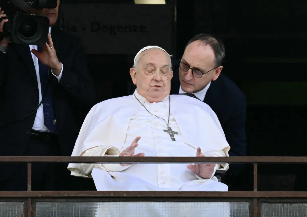 Pope Francis makes first public appearance since hospitalization