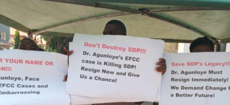 Pro-El-Rufai protesters invade  SDP HQ demand removal of party’s National Scribe Agunloye over alleged scam
