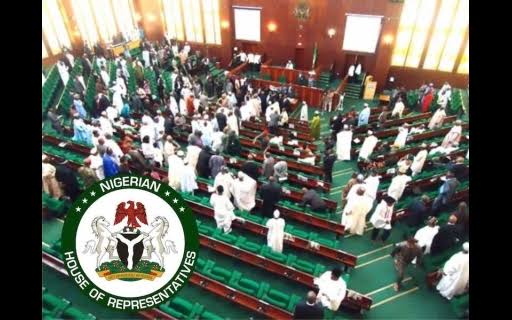 Defection: Seven HoR members from Akwa Ibom abandon PDP, YPP, shift base to APC