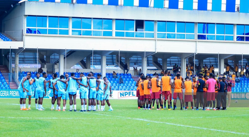 Shock, disbelief as angry fans hold Ikorodu city players hostage after disappointing match