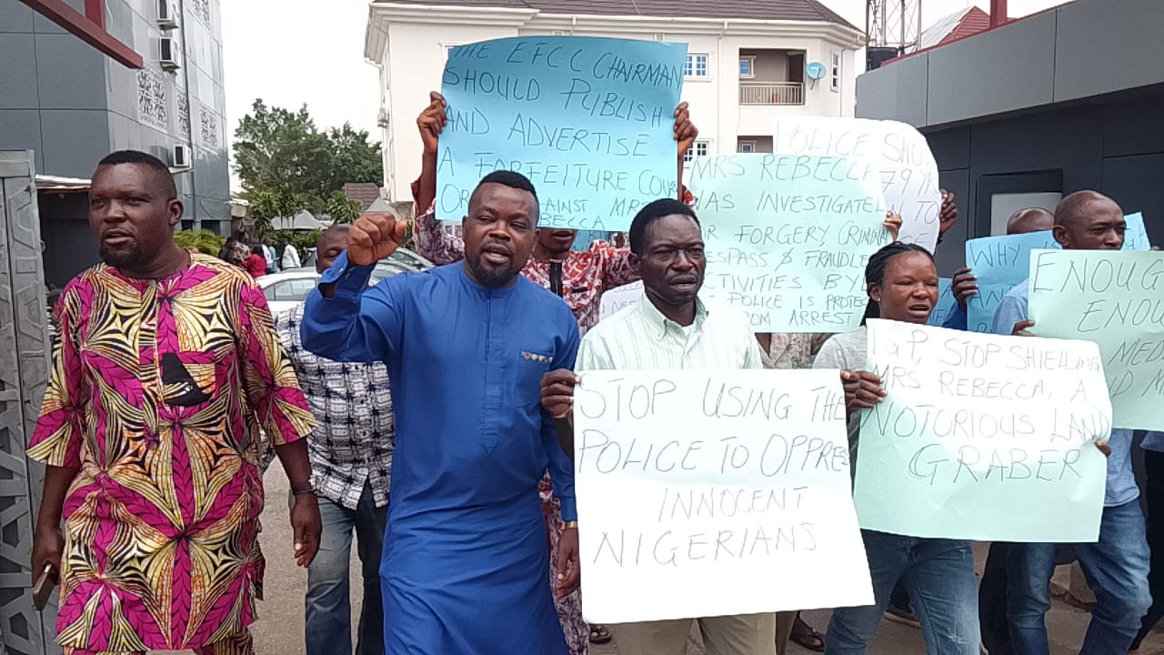 CSO protests against alleged notorious Abuja land grabber at EFCC hq