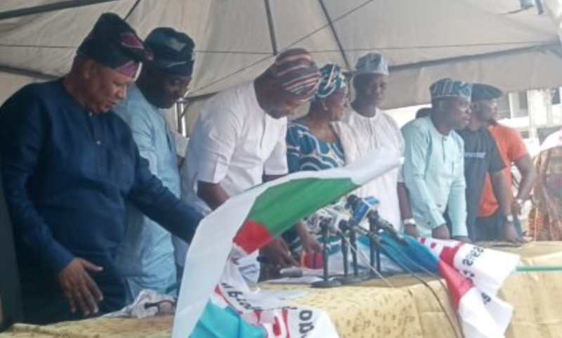 Massive defection hits Lagos PDP as leaders decamp to APC