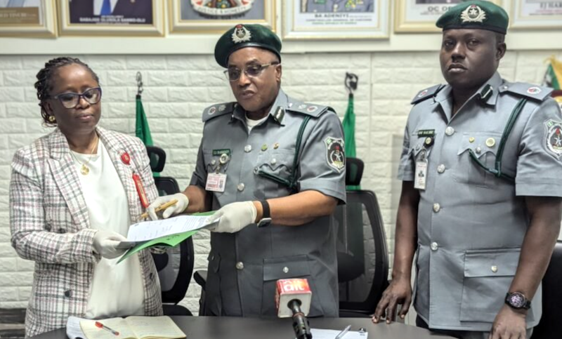 Customs seizes $29,000 from travelers, hands over to EFCC
